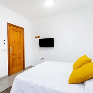 Eden 105 Surfy Stylish Bed&coffee Pensión